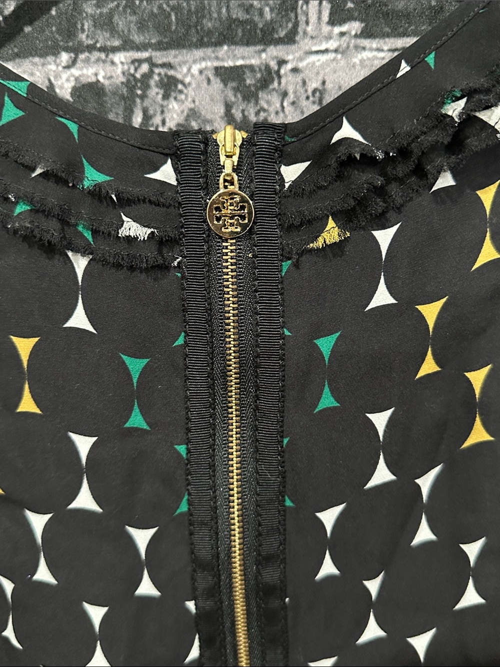 Tory Burch Sleeveless SilkRuffle Front Geometric Print Top Black/Green/Yellow - Picture 4 of 4